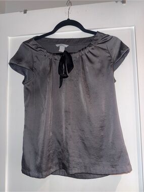 H&M Gray Satin Short Sleeve Tie-Neck Blouse